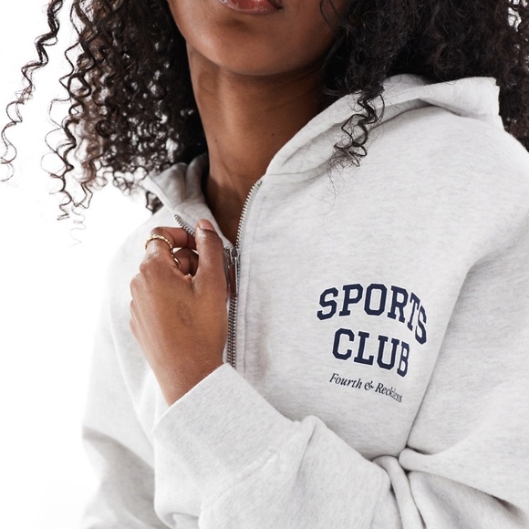 Women's Classic Gray Zip-Up Hoodie - Picture 3 of 4
